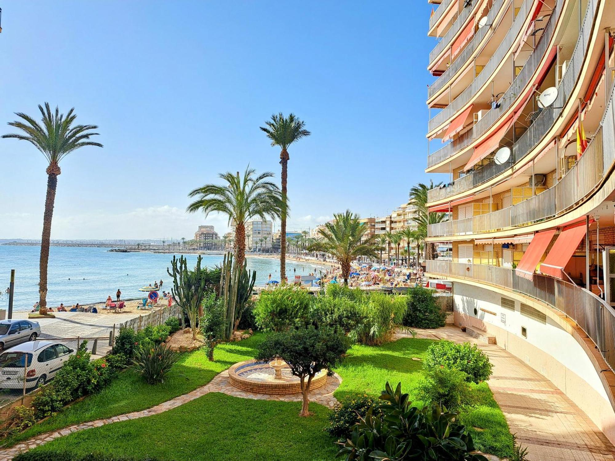 Garden Beach Apartment 托雷维耶哈 外观 照片